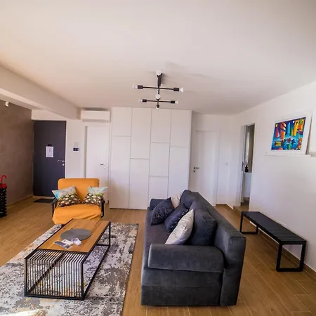 Apartmán 76 - Modern With On-site Private Parking Split