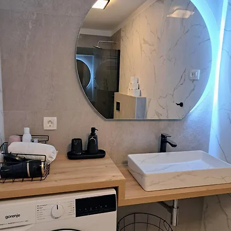 Apartmán 76 - Modern With On-site Private Parking *