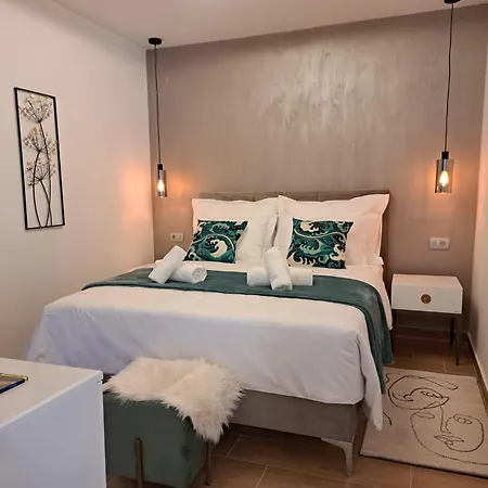 76 - Modern With On-site Private Parking *