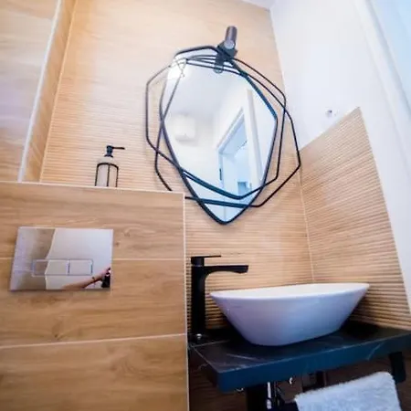 76 - Modern With On-site Private Parking Apartament Split