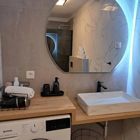 76 - Modern With On-site Private Parking Apartament Split