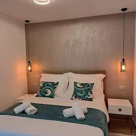 76 - Modern With On-site Private Parking Apartament