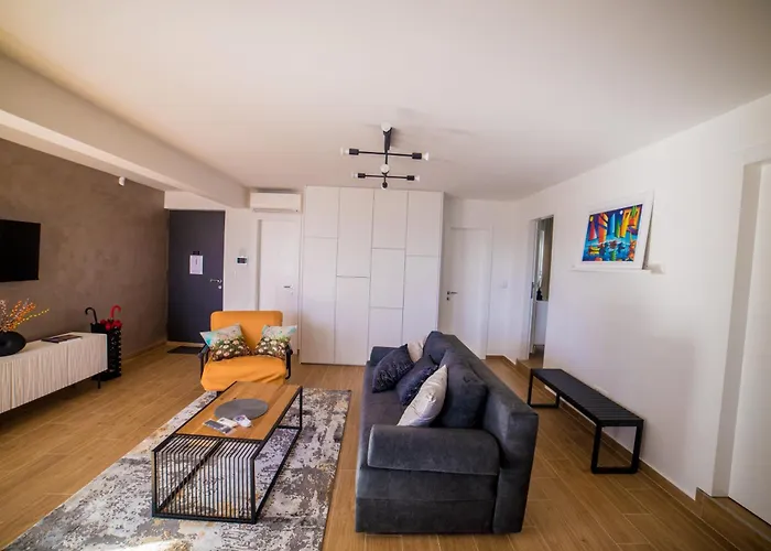 Apartamento 76 - Modern With On-site Private Parking Split