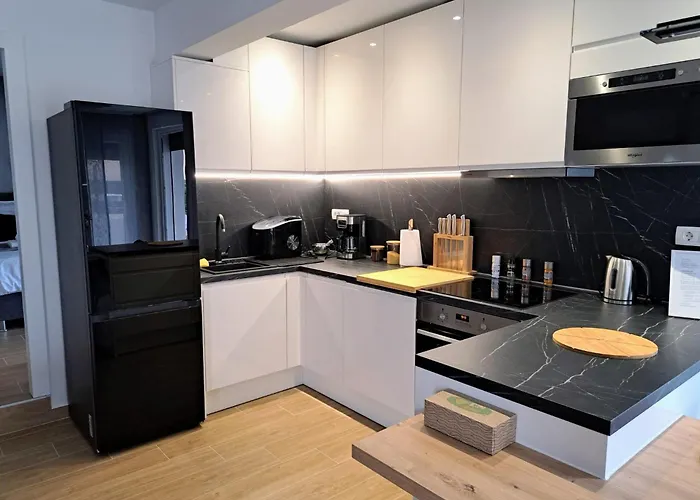 76 - Modern With On-site Private Parking Apartamento