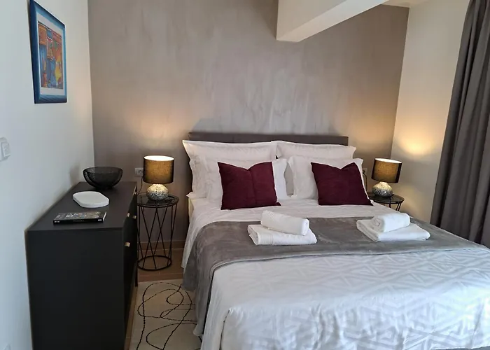76 - Modern With On-site Private Parking *