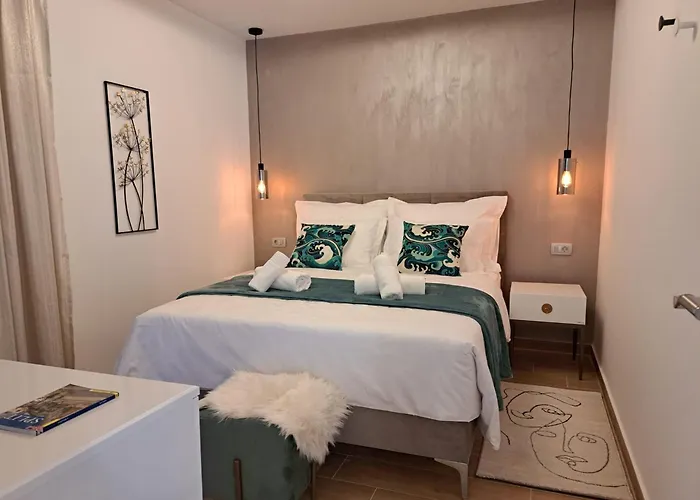 76 - Modern With On-site Private Parking *