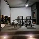 76 - Modern With On-site Private Parking Апартаменты *