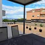 Апартаменты 76 - Modern With On-site Private Parking