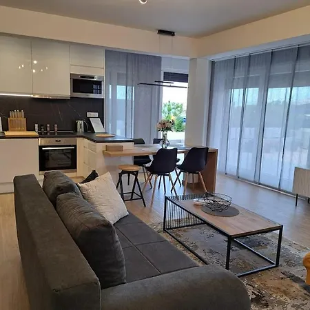 76 - Modern With On-site Private Parking Appartamento *