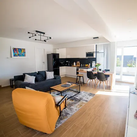 76 - Modern With On-site Private Parking * Сплит